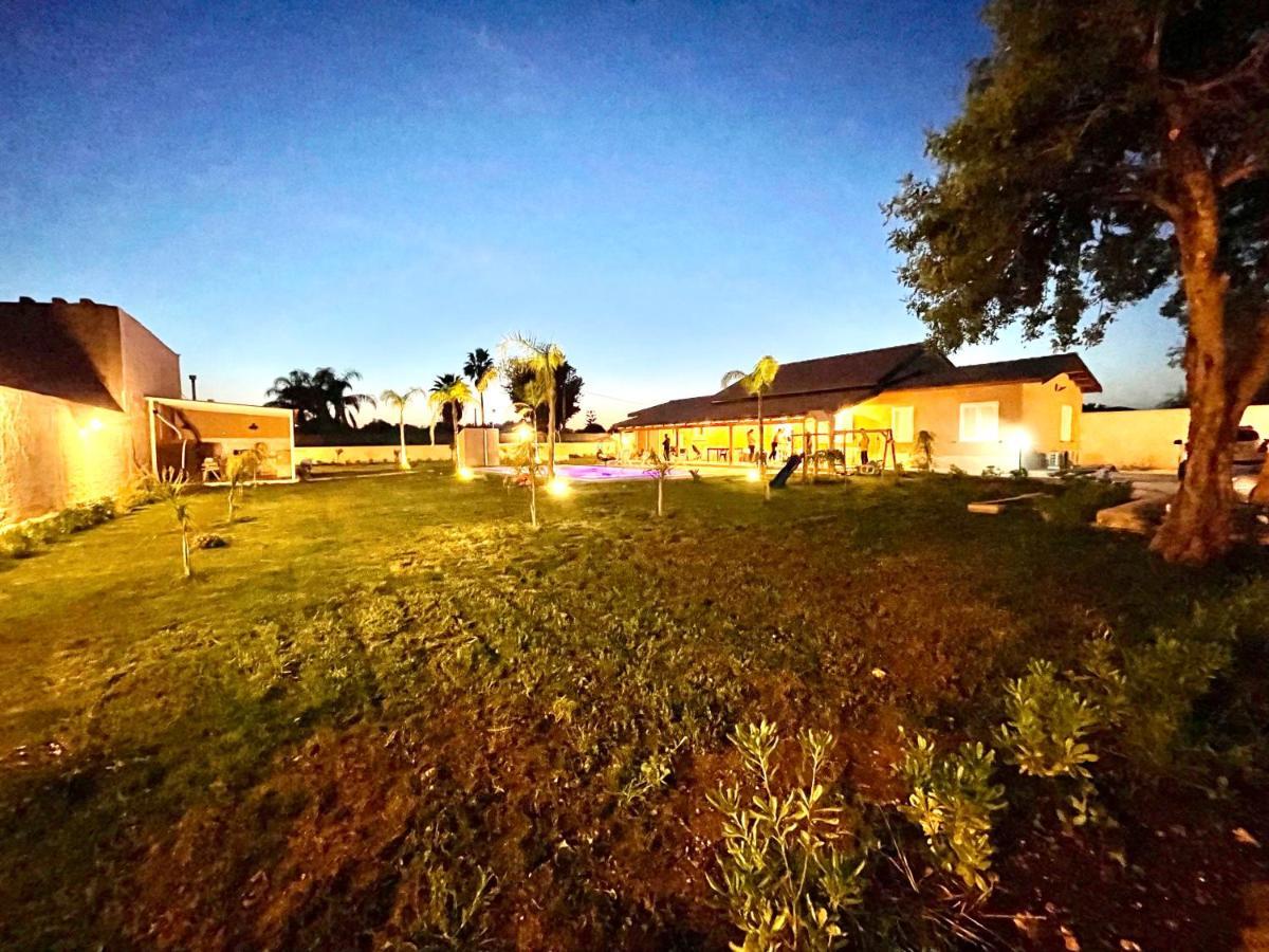 Villa Nunzia Con Piscina, Sauna E Idromassaggio. Floridia Exterior photo